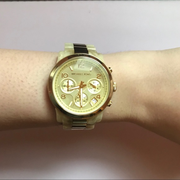 Michael Kors | 5139 Gold Tone and Bone Watch - Picture 5 of 8